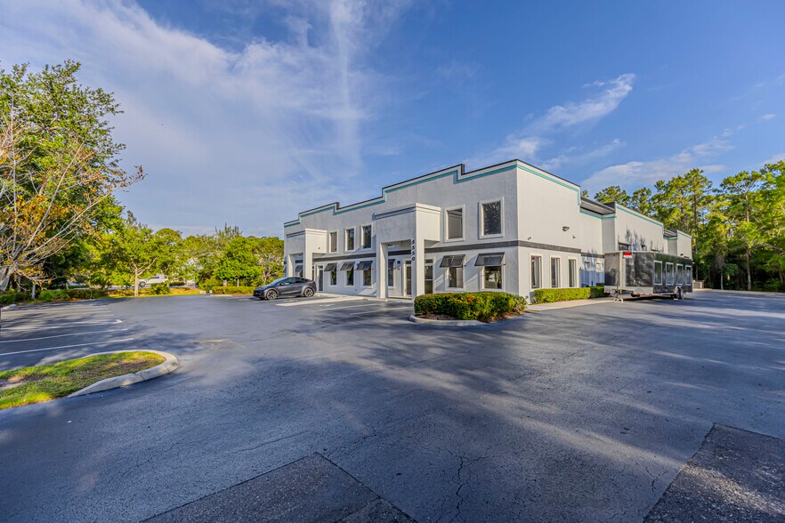More Photos Of 3550 Westview Dr, Naples Showroom For Sale