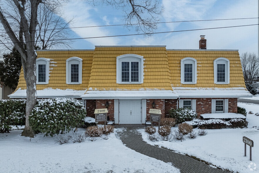 More Photos Of 2100 Deer Park Ave, Deer Park Office For Lease