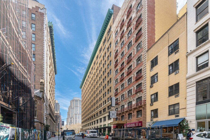 More Photos Of 16 Madison Square W, New York Office For Lease