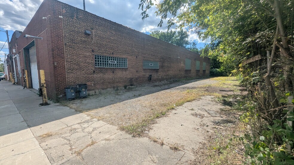 More Photos Of 2662 E 69th St, Cleveland Manufacturing For Lease