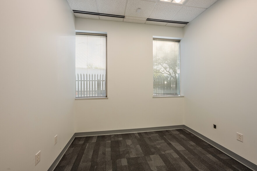 More Photos Of 5555 Northwest Pky, San Antonio Office For Lease