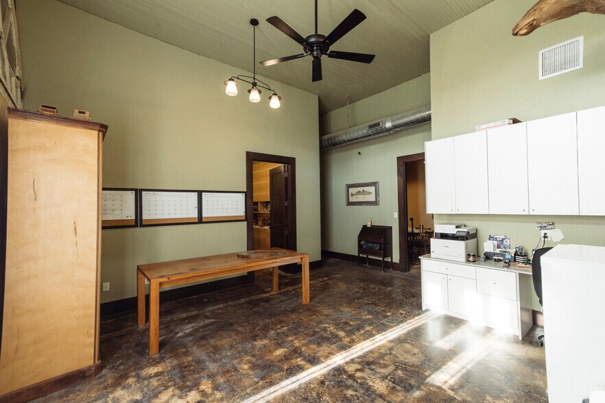 More Photos Of 75 Main St, Maxwell Warehouse For Lease