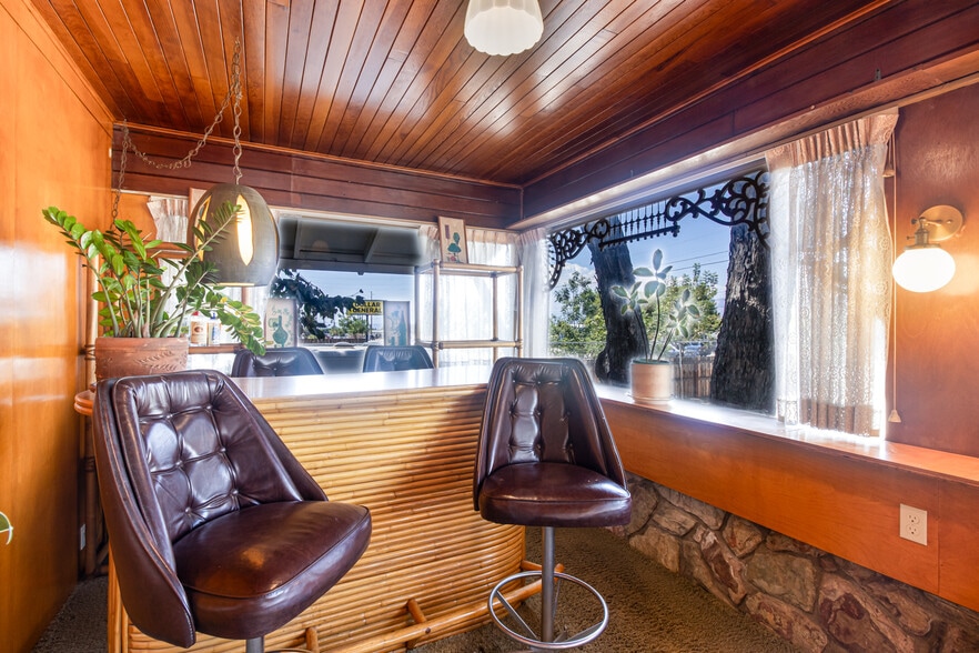 More Photos Of 2048 Mentone Blvd, Mentone Storefront Retail Residential For Sale