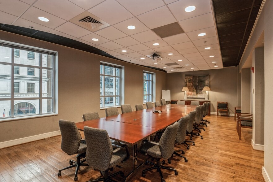 More Photos Of 217 S Tryon St, Charlotte Office For Sale