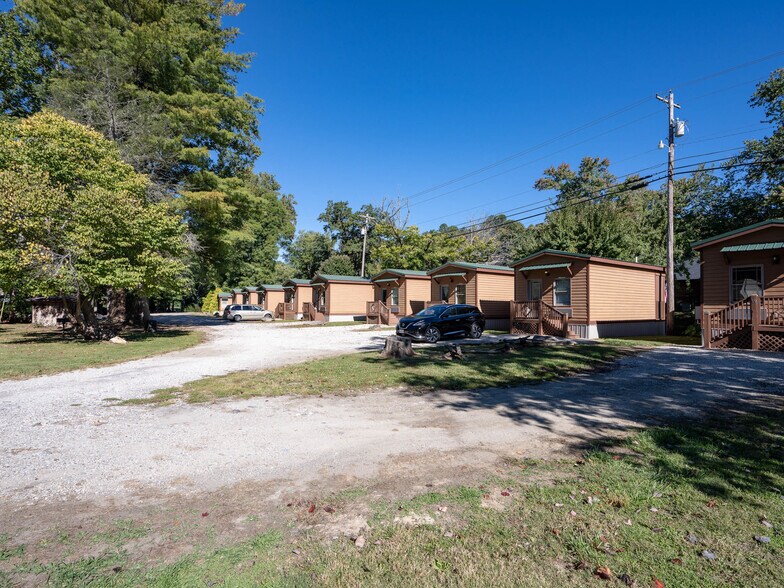 More Photos Of 125 Tee Pee Dr, Whittier Hotel For Sale