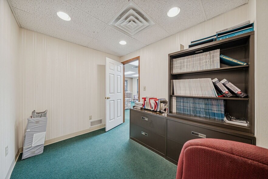 More Photos Of 985 Penn St, Brackenridge Medical For Sale