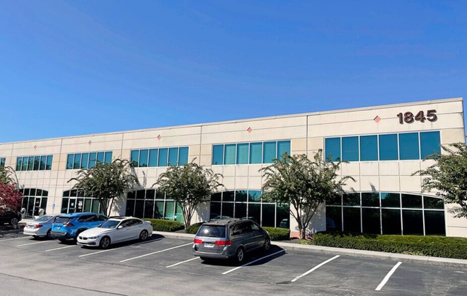 More Photos Of 1845 Midpark Rd, Knoxville Office For Lease