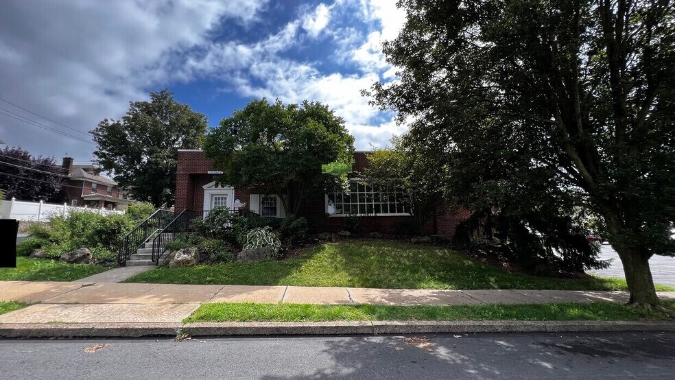 More Photos Of 2100 Ferry St, Easton Medical For Lease