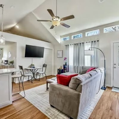 More Photos Of 2013 Bedford Ct, Weatherford Hospitality For Sale