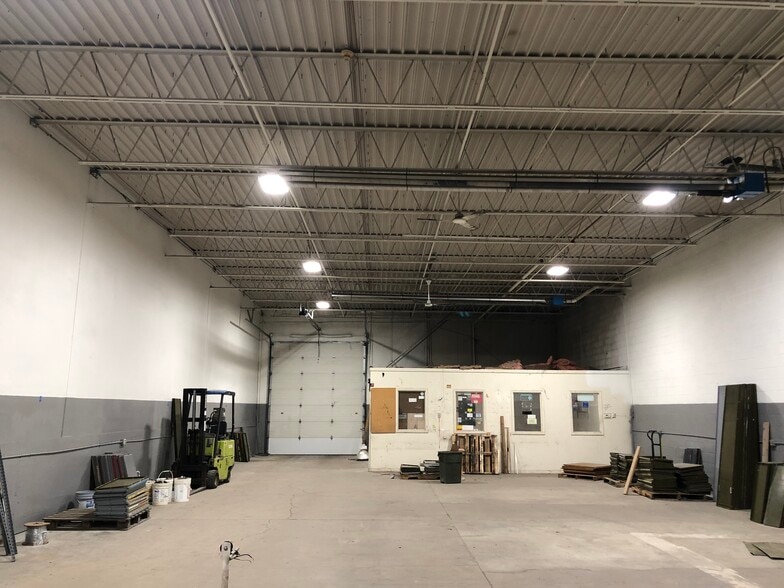 More Photos Of 20169-20189 Northline Rd, Taylor Warehouse For Lease