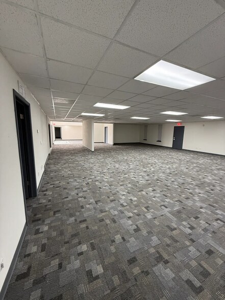 More Photos Of 500 Beacon Dr, Oklahoma City Manufacturing For Lease