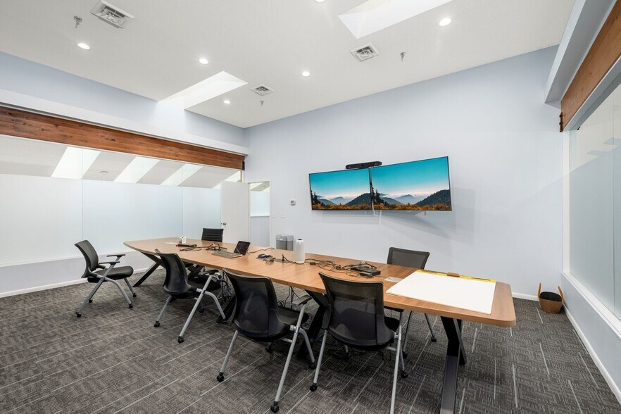 More Photos Of 7815 Telegraph Rd, Bloomington Office For Sale