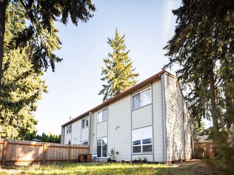 More Photos Of 550 SE 5th Ave, Canby Apartments For Sale