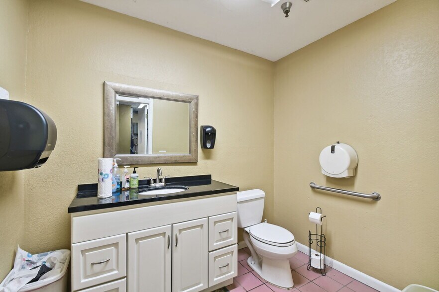 More Photos Of 301 6th St SW, Winter Haven General Retail For Sale