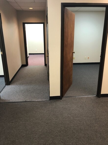 More Photos Of 2242-2246 S Hamilton Rd, Columbus Office Residential For Lease