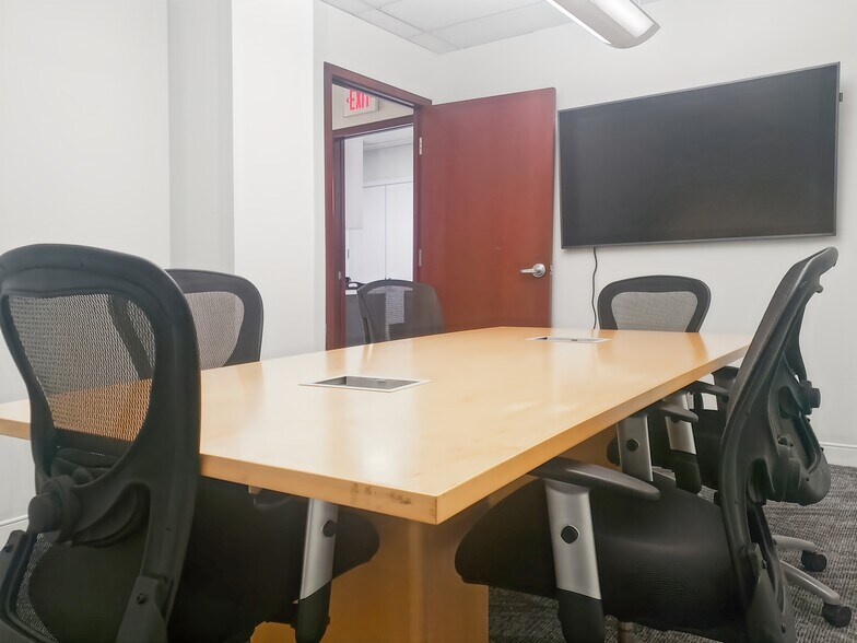 More Photos Of 1816 Crowchild Trail NW, Calgary Coworking Space