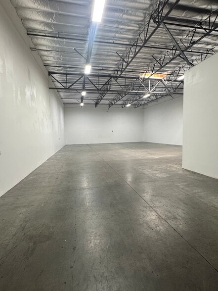 More Photos Of 9220-9268 1/2 Hall Rd, Downey Warehouse For Lease