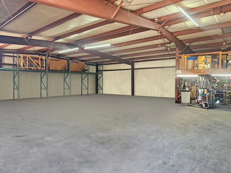 More Photos Of 508 Cedar Bayou Rd, Baytown Warehouse For Sale