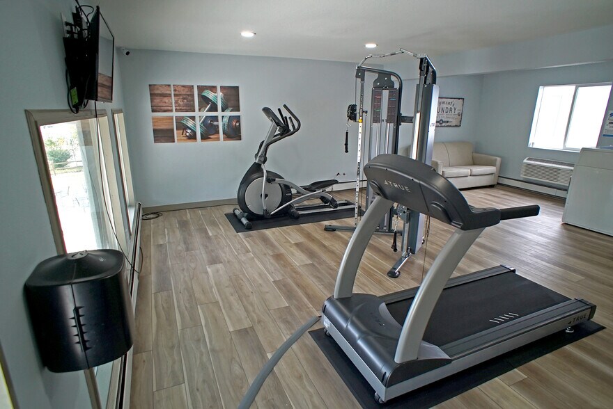 More Photos Of 1519 Grande Ave, Monte Vista Hotel For Sale