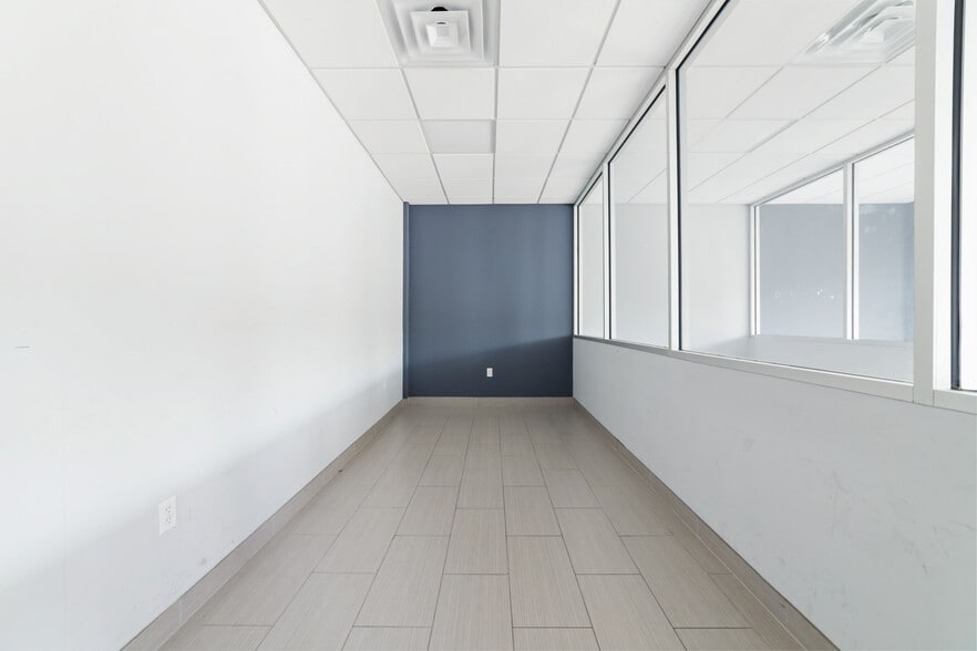 More Photos Of 6631 N Sam Houston Pky W, Houston Warehouse For Lease