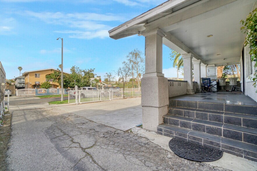 More Photos Of 532 N Berendo St, Los Angeles Multifamily For Sale