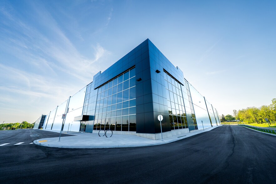 More Photos Of 22 Medicorum Pl, Hamilton Distribution For Lease