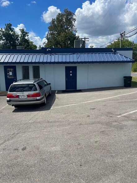 More Photos Of 11116 Middle Fiskville Rd, Austin Warehouse For Lease