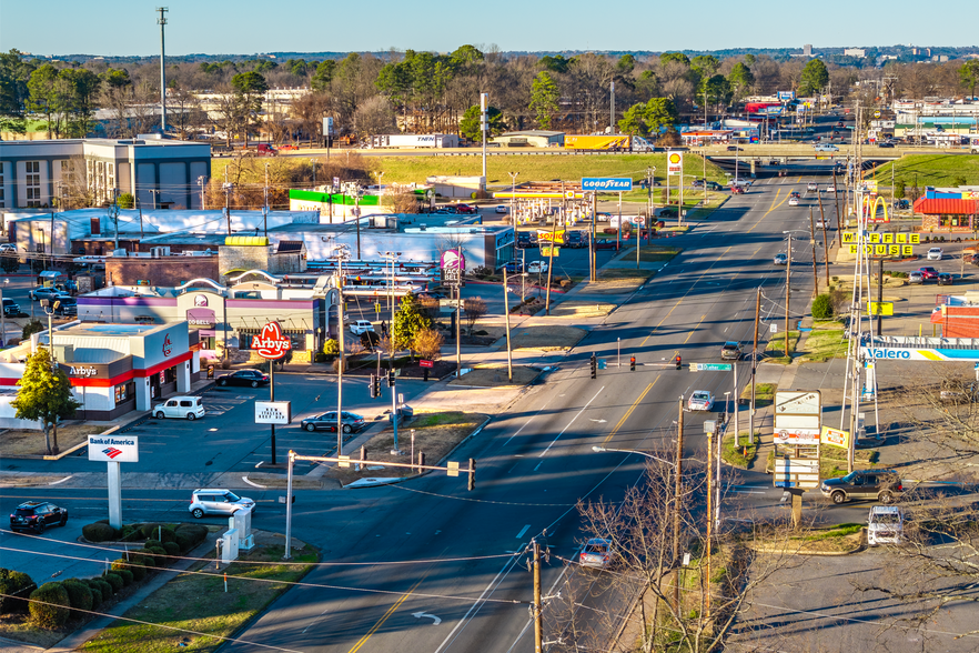 More Photos Of 8108 Geyer Springs Rd, Little Rock Freestanding For Sale
