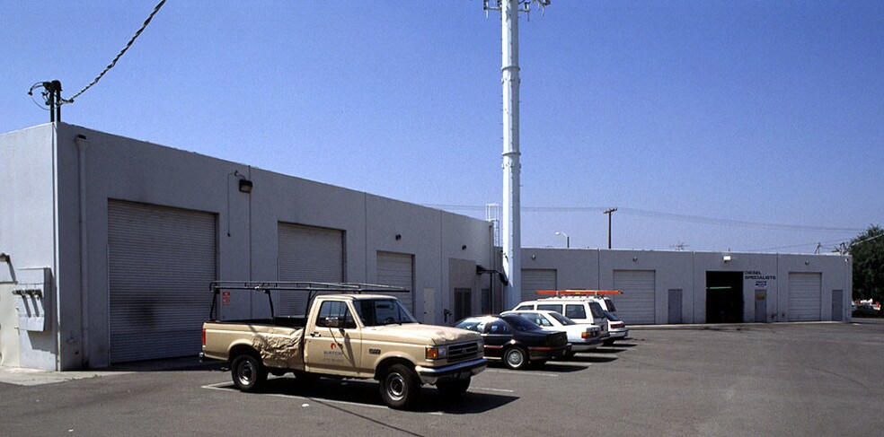 More Photos Of 2881-2895 E La Palma Ave, Anaheim Warehouse For Lease