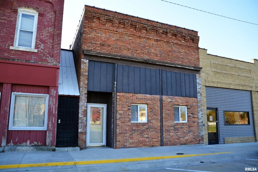 Primary Photo Of 114 Market St, Colchester General Retail For Sale