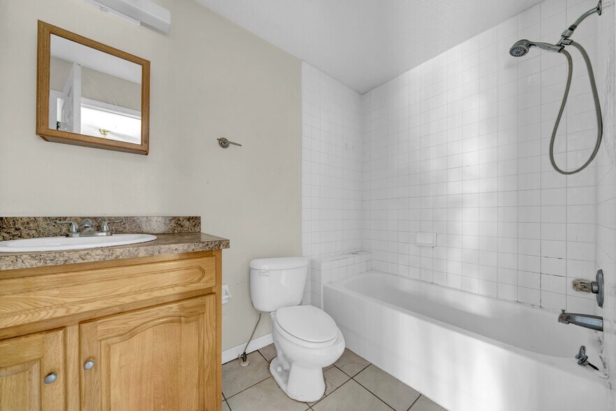 More Photos Of 5001 Beechcraft Way, Seffner Apartments For Sale