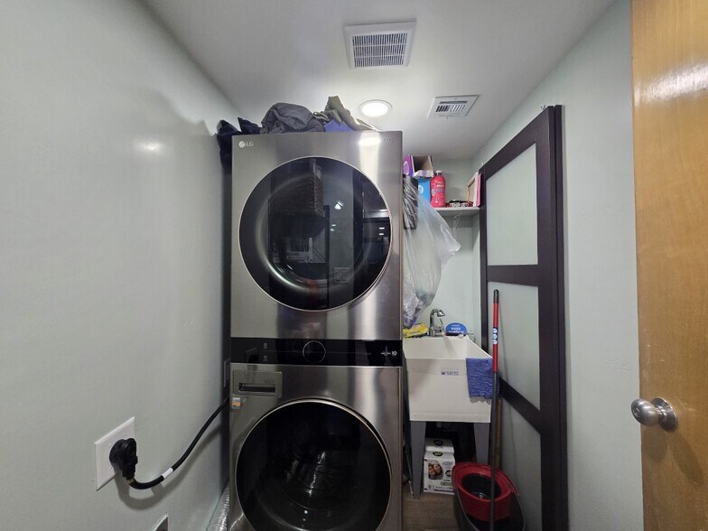 More Photos Of 999 Division St, Prescott Medical For Sale