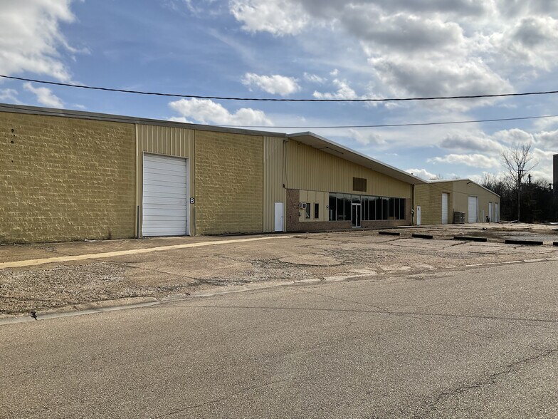 Primary Photo Of 2872 Mattox St, Tupelo Warehouse For Lease