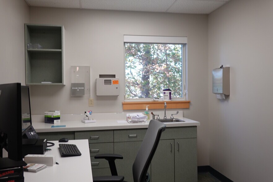 More Photos Of 655 Main St, Saco Medical For Lease