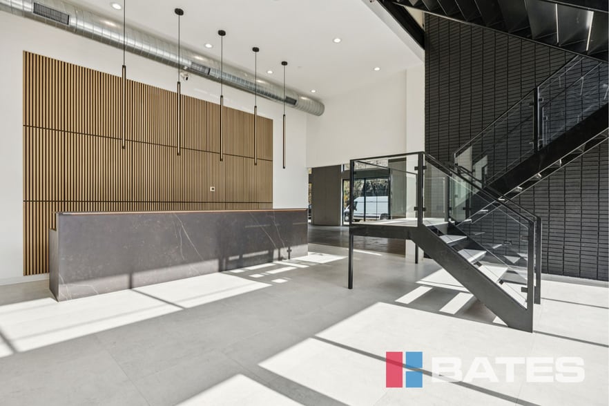 More Photos Of 131 Yorktown St, Dallas Showroom For Sale