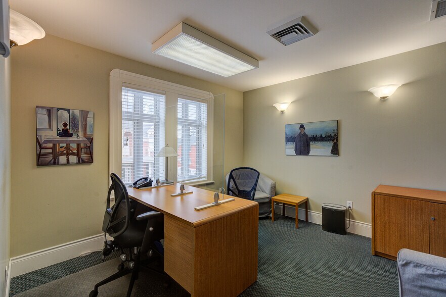 More Photos Of 415 Rue Du Village, Repentigny Office For Sale