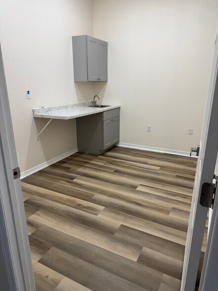 More Photos Of 23075-23079 Tabak Ln, Land O' Lakes Medical For Lease