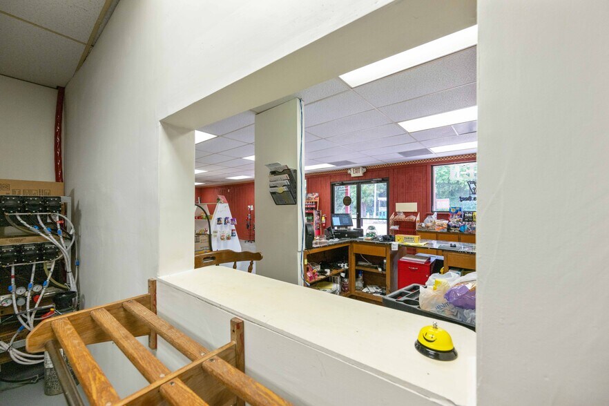 More Photos Of 7386 Mt Carmel Rd, Decaturville Convenience Store For Sale
