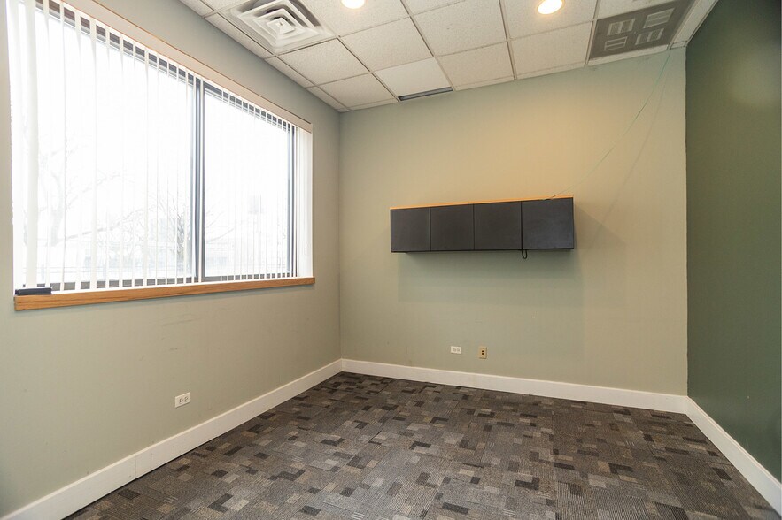 More Photos Of 248 N Leavitt St, Chicago Loft Creative Space For Lease