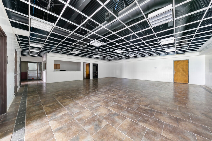 More Photos Of 9809 Rowlett St, Houston Showroom For Sale