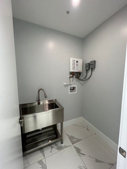 More Photos Of 22904 Lyden Dr, Estero Medical For Lease