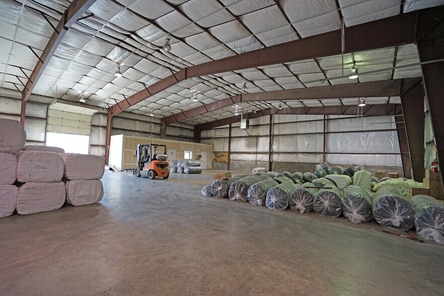 More Photos Of 2001 Ahtanum Rd, Yakima Warehouse For Lease