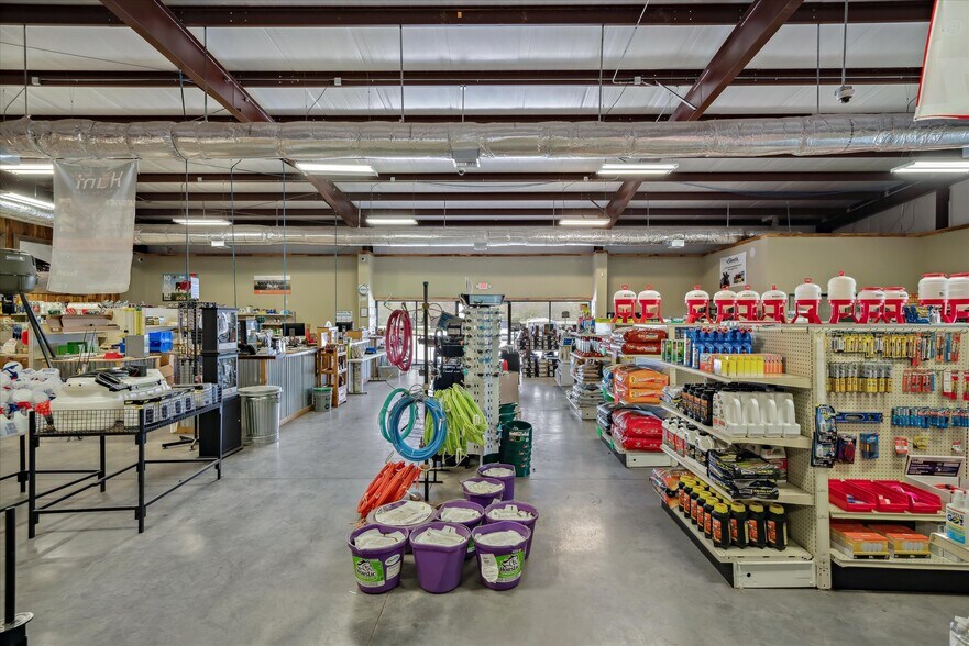 More Photos Of 150 Main St, Clarksville General Retail For Sale