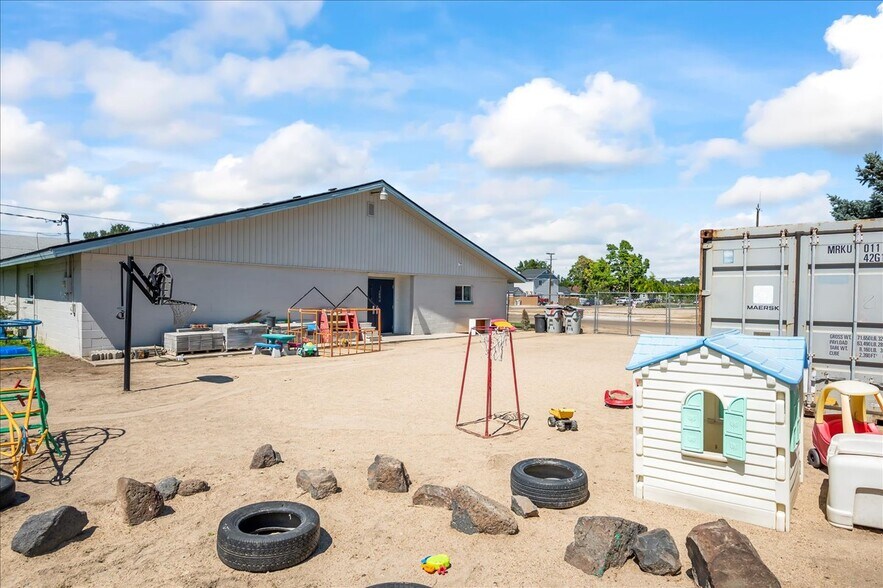 More Photos Of 522 N 9th Ave, Caldwell Daycare Center For Sale