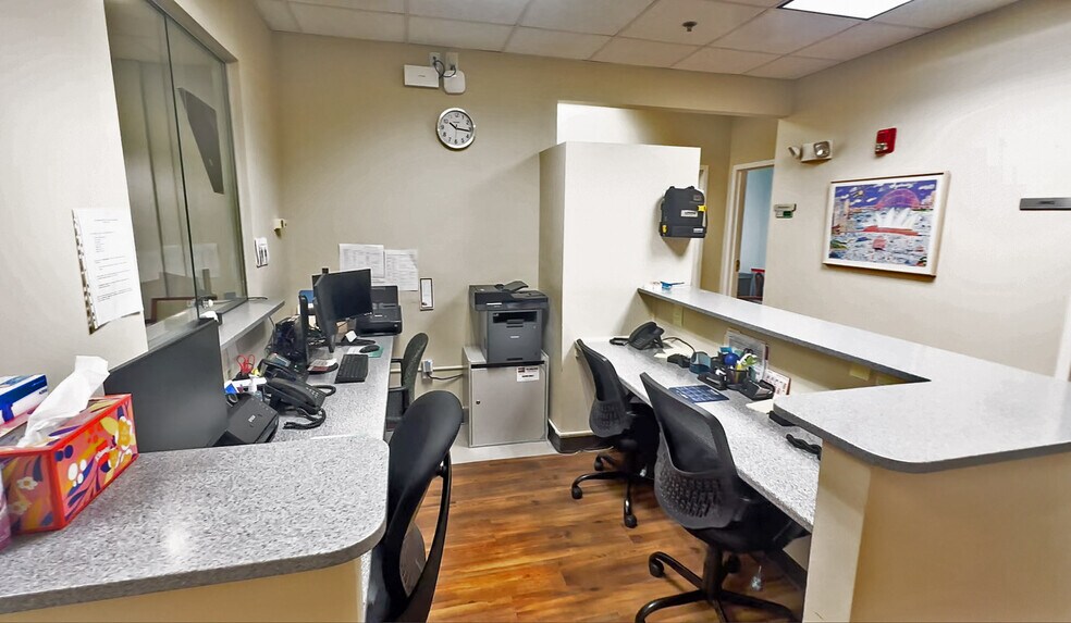 More Photos Of 340 Maple St, Marlborough Medical For Lease