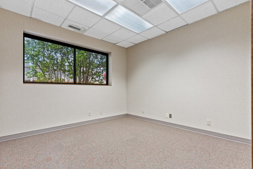 More Photos Of 915 Judson Rd, Longview Office Residential For Sale