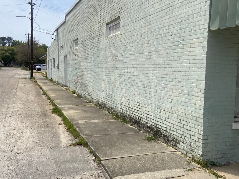 More Photos Of 303 Palafox st, Flomaton General Retail For Sale