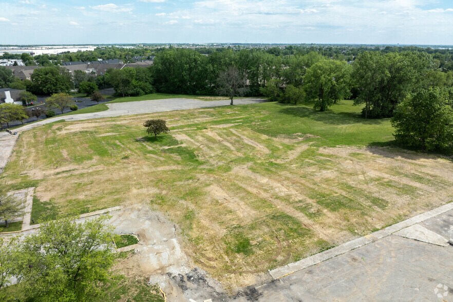 More Photos Of 1117 E Main St, Greenwood Land For Sale