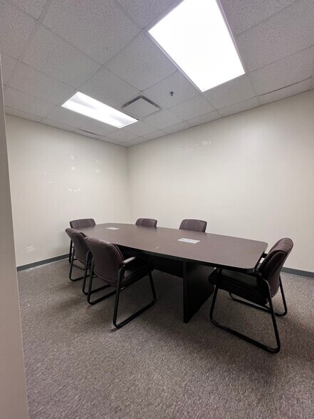 More Photos Of 7751 Kingspointe Pky, Orlando Light Distribution For Lease