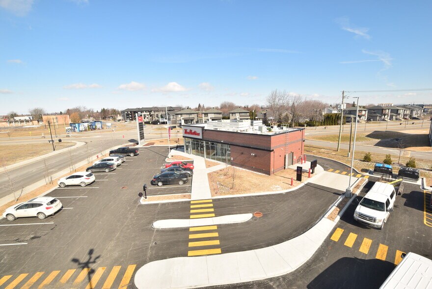 More Photos Of 400 rue Edmour-Daoust, Beauharnois Unknown For Lease